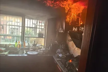 女子燉肉時(shí)出門(mén)領(lǐng)免費雞蛋，回家時(shí)傻眼：煤氣灶、油煙機全被燒毀，損失超8000元